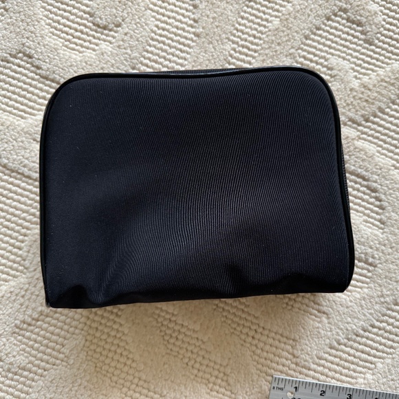 CHANEL PARFUMS AUTHENTIC BLACK ZIPPERED COSMETICS POUCH WITH RED LOGO LINING - Picture 2 of 8